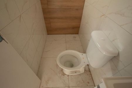 Casa para alugar com 53m², 2 quartos e 1 vaga Casa para alugar com 53m², 2 quartos e 1 vagaBanheiro