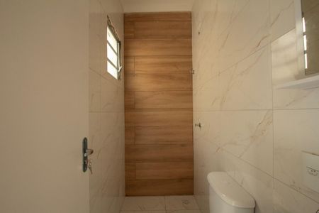 Casa para alugar com 53m², 2 quartos e 1 vaga Casa para alugar com 53m², 2 quartos e 1 vagaBanheiro