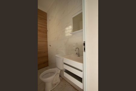 Casa para alugar com 53m², 2 quartos e 1 vaga Casa para alugar com 53m², 2 quartos e 1 vagaBanheiro