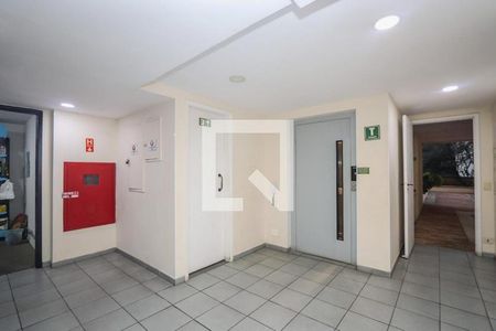 Apartamento à venda com 75m², 3 quartos e 2 vagasHall social