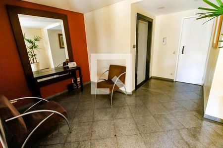 Apartamento à venda com 75m², 3 quartos e 2 vagasHall social