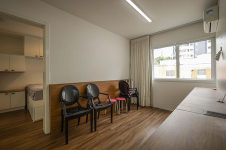 Sala de apartamento para alugar com 1 quarto, 40m² em Independência, Porto Alegre