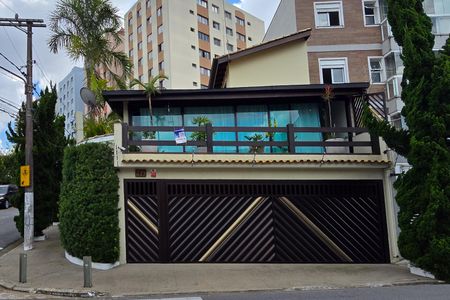 Casa à venda com 269m², 2 quartos e 4 vagasFachada