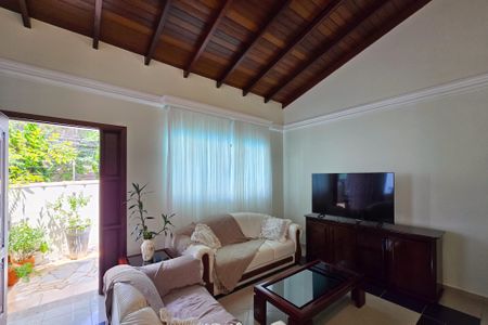 Casa à venda com 269m², 2 quartos e 4 vagasSala