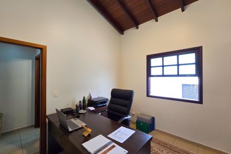 Casa à venda com 269m², 2 quartos e 4 vagasEscritório