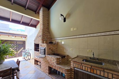 Casa à venda com 269m², 2 quartos e 4 vagasÁrea  - Churrasqueira