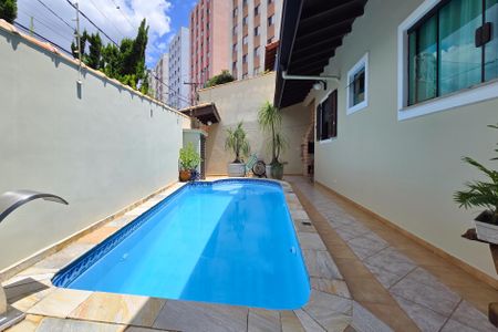 Casa à venda com 269m², 2 quartos e 4 vagasÁrea  - Piscina