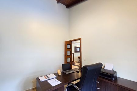 Casa à venda com 269m², 2 quartos e 4 vagasEscritório