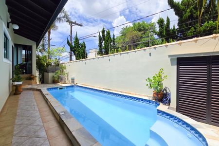 Casa à venda com 269m², 2 quartos e 4 vagasÁrea  - Piscina