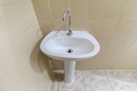 Casa para alugar com 40m², 2 quartos e sem vaga Casa para alugar com 40m², 2 quartos e sem vagaBanheiro social