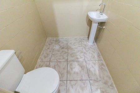Casa para alugar com 40m², 2 quartos e sem vaga Casa para alugar com 40m², 2 quartos e sem vagaBanheiro social