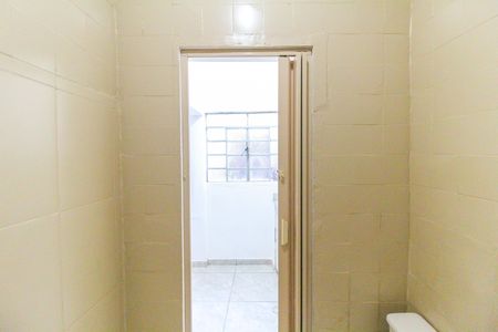 Casa para alugar com 40m², 2 quartos e sem vaga Casa para alugar com 40m², 2 quartos e sem vagaBanheiro social