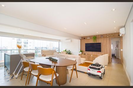 Sala de apartamento à venda com 3 quartos, 134m² em Vila Bertioga, São Paulo