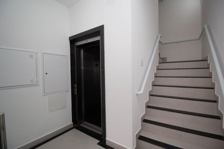 Apartamento à venda com 52m², 2 quartos e sem vaga Apartamento à venda com 52m², 2 quartos e sem vagaHall social