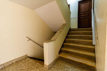 Apartamento para alugar com 84m², 2 quartos e 1 vagaEscada