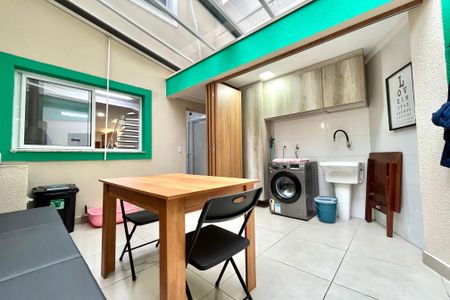 Casa à venda com 130m², 3 quartos e 2 vagas Casa à venda com 130m², 3 quartos e 2 vagasQuintal