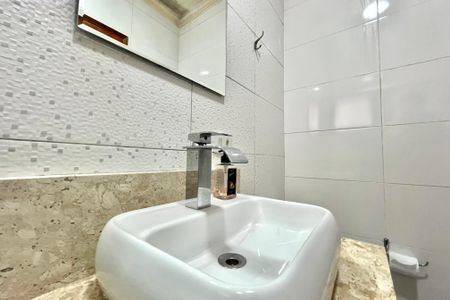 Casa à venda com 130m², 3 quartos e 2 vagas Casa à venda com 130m², 3 quartos e 2 vagasBanheiro da Suíte