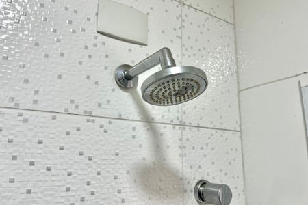 Casa à venda com 130m², 3 quartos e 2 vagas Casa à venda com 130m², 3 quartos e 2 vagasBanheiro Corredor