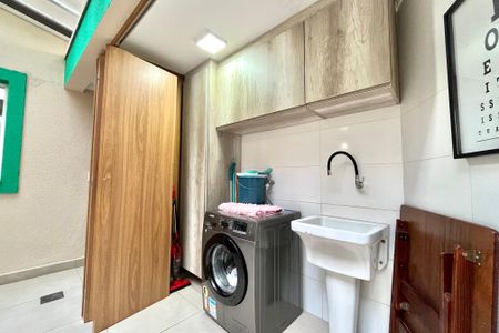 Casa à venda com 130m², 3 quartos e 2 vagas Casa à venda com 130m², 3 quartos e 2 vagasÁrea de Serviço