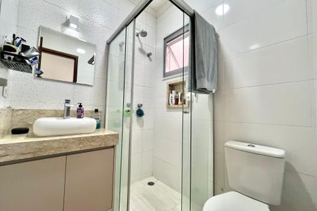 Casa à venda com 130m², 3 quartos e 2 vagas Casa à venda com 130m², 3 quartos e 2 vagasBanheiro Corredor