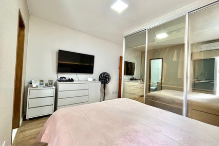 Casa à venda com 130m², 3 quartos e 2 vagas Casa à venda com 130m², 3 quartos e 2 vagasSuite