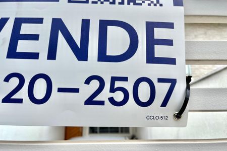 Casa à venda com 130m², 3 quartos e 2 vagas Casa à venda com 130m², 3 quartos e 2 vagasPlaquinha