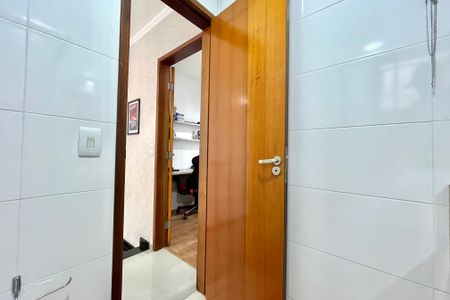 Casa à venda com 130m², 3 quartos e 2 vagas Casa à venda com 130m², 3 quartos e 2 vagasBanheiro Corredor