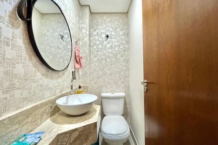 Casa à venda com 130m², 3 quartos e 2 vagas Casa à venda com 130m², 3 quartos e 2 vagasLavabo