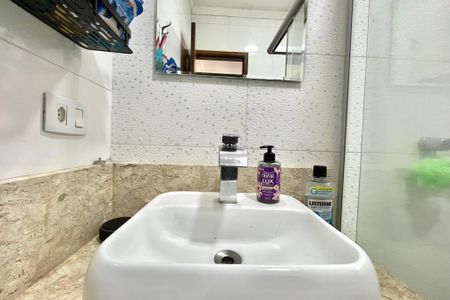 Casa à venda com 130m², 3 quartos e 2 vagas Casa à venda com 130m², 3 quartos e 2 vagasBanheiro Corredor