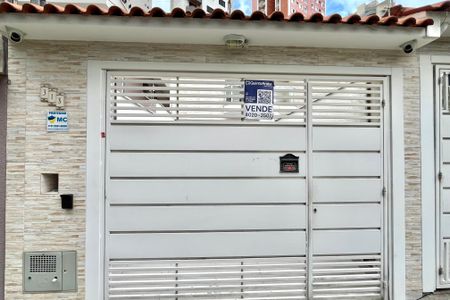 Casa à venda com 130m², 3 quartos e 2 vagas Casa à venda com 130m², 3 quartos e 2 vagasFachada