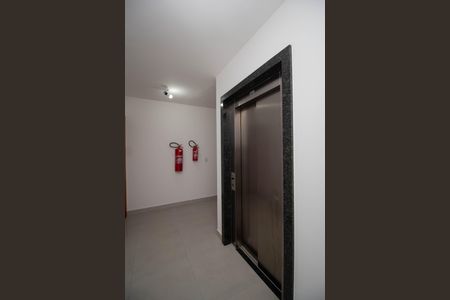 Apartamento à venda com 44m², 2 quartos e 1 vaga Apartamento à venda com 44m², 2 quartos e 1 vagaHall social