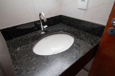 Apartamento à venda com 44m², 2 quartos e 1 vaga Apartamento à venda com 44m², 2 quartos e 1 vagaBanheiro