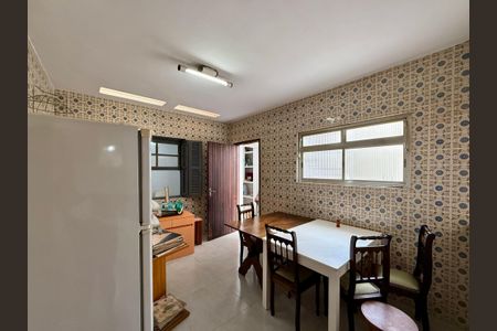 Casa para alugar com 160m², 2 quartos e 2 vagasCozinha 