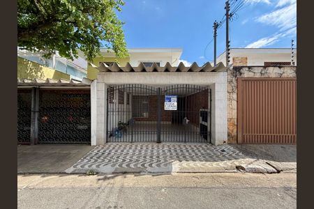 Casa para alugar com 160m², 2 quartos e 2 vagasFachada 