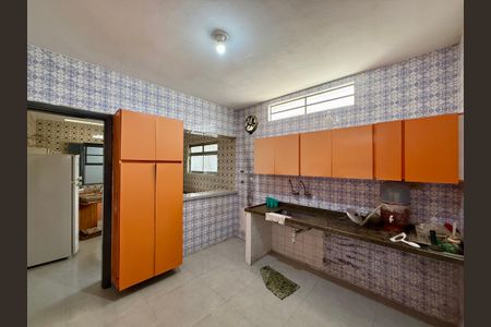 Casa para alugar com 160m², 2 quartos e 2 vagasCozinha 