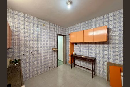 Casa para alugar com 160m², 2 quartos e 2 vagasCozinha 