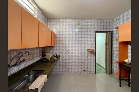 Casa para alugar com 160m², 2 quartos e 2 vagasCozinha 