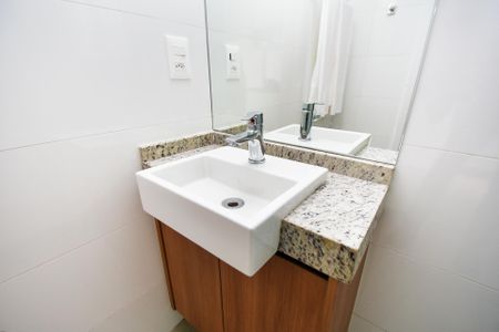 banheiro de kitnet/studio para alugar com 1 quarto, 23m² em Pinheiros, São Paulo