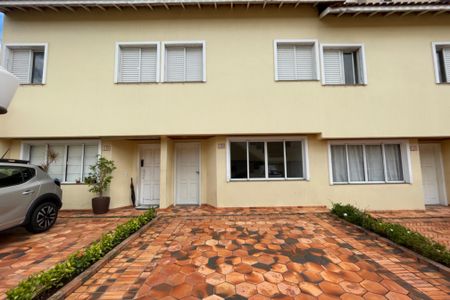 Casa de condomínio para alugar com 133m², 3 quartos e 2 vagas Casa de condomínio para alugar com 133m², 3 quartos e 2 vagasFachada da casa