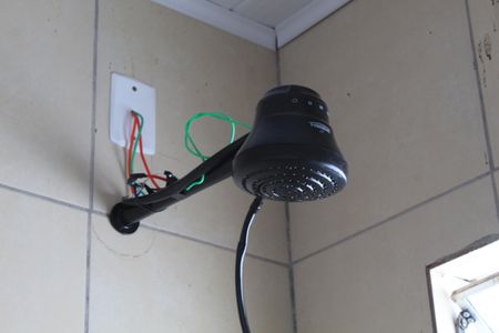 Banheiro de kitnet/studio para alugar com 1 quarto, 30m² em Parque Mirante da Mata, Cotia