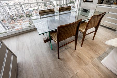 Apartamento à venda com 83m², 2 quartos e 2 vagasVaranda