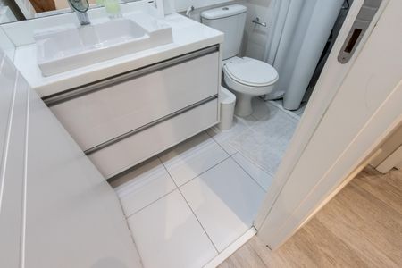 Apartamento à venda com 83m², 2 quartos e 2 vagasBanheiro do Corredor