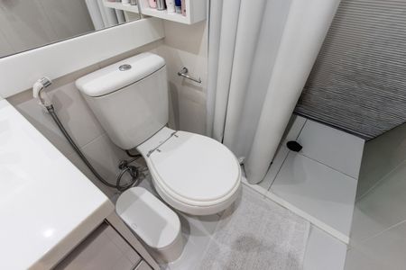 Apartamento à venda com 83m², 2 quartos e 2 vagasBanheiro do Corredor