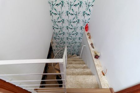 Casa à venda com 150m², 3 quartos e 2 vagasEscada