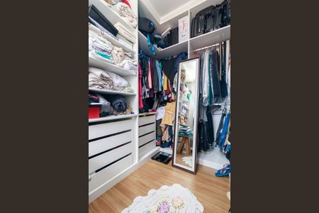 Casa à venda com 150m², 3 quartos e 2 vagasSuíte 2 - Closet