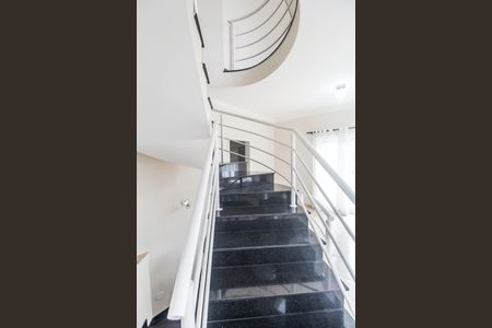 Casa de condomínio à venda com 436m², 4 quartos e 8 vagasEscada