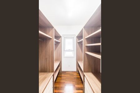 Casa de condomínio à venda com 436m², 4 quartos e 8 vagasCloset da suíte