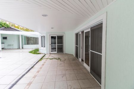 Casa de condomínio à venda com 436m², 4 quartos e 8 vagasVaranda