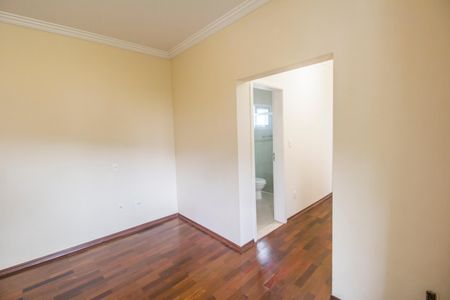 Casa de condomínio à venda com 436m², 4 quartos e 8 vagasSuíte