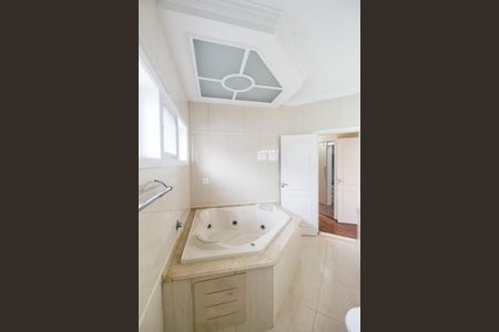 Casa de condomínio à venda com 436m², 4 quartos e 8 vagasBanheiro da Suíte